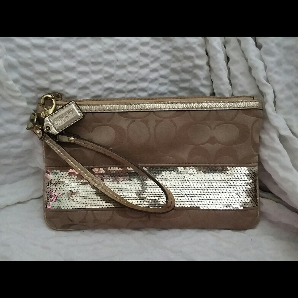 Authentic coach clutch